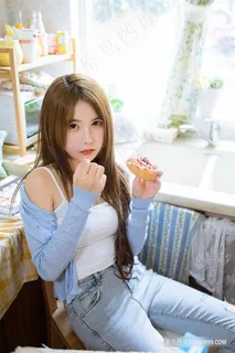 吃面包的美女钰慧116美女写真图片 吃面包的美女钰慧116美女写真图片