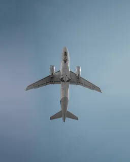 空中飞行的飞机图片 空中飞行的飞机图片