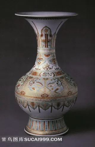 中国传统陶瓷  白色花纹瓷瓶