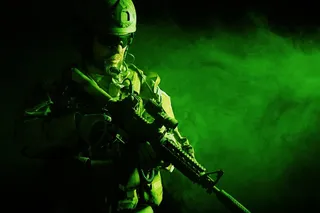 一名全副武装的士兵