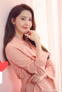 最红韩国美女明星林允儿时尚写真图片