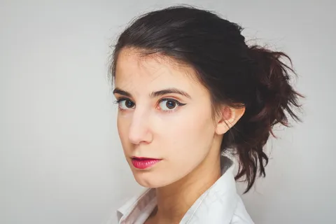 女生侧颜清纯头像图片 女生侧颜清纯头像图片