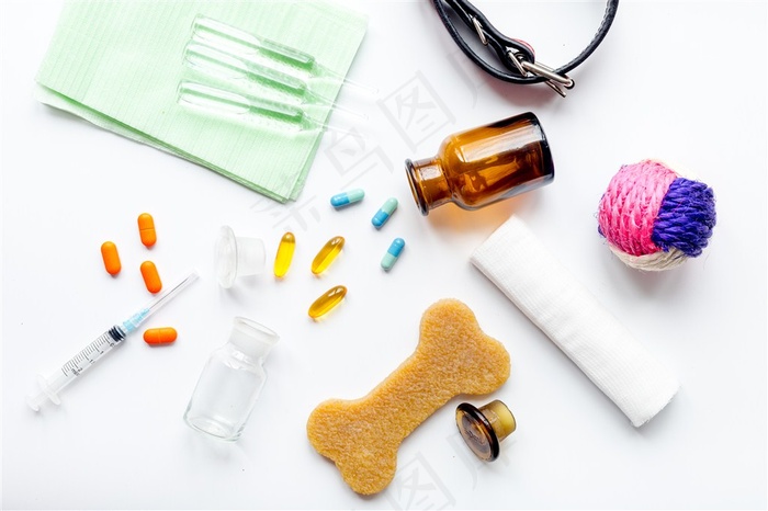 多彩的药和瓶子