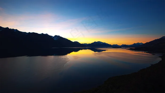 湖中夜色