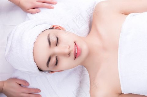 甜美女孩美容SPA脸部特写