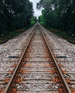 唯美的火车轨道铁轨高清图 唯美的火车轨道铁轨高清图