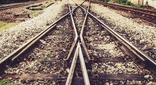 铁路轨道分叉路口高清图片