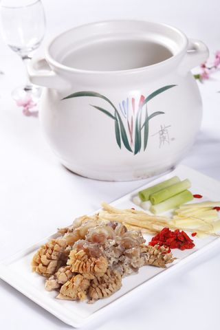 党参枸杞炖鲜牛鞭 (1)