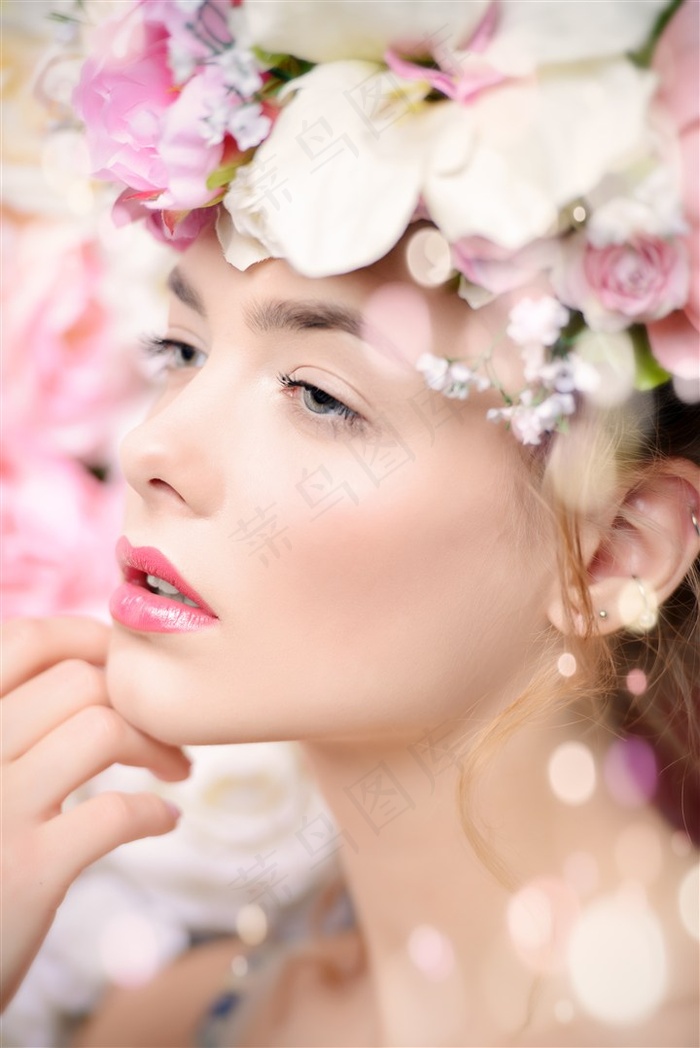 戴着花朵的美女美容图片