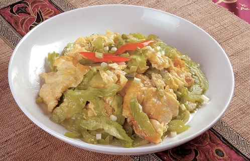 凉瓜炒土鸡蛋 凉瓜炒土鸡蛋