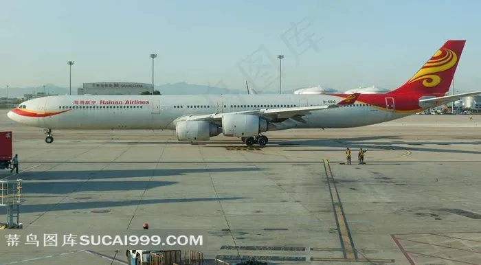 北京首都机场停机坪上的航空客运飞机