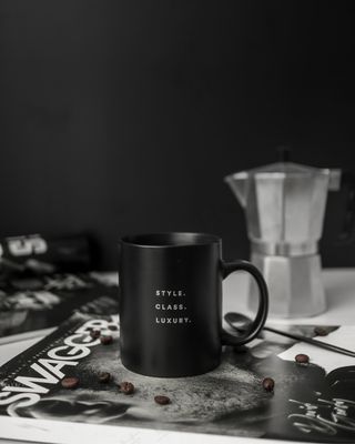 黑色咖啡杯子图片