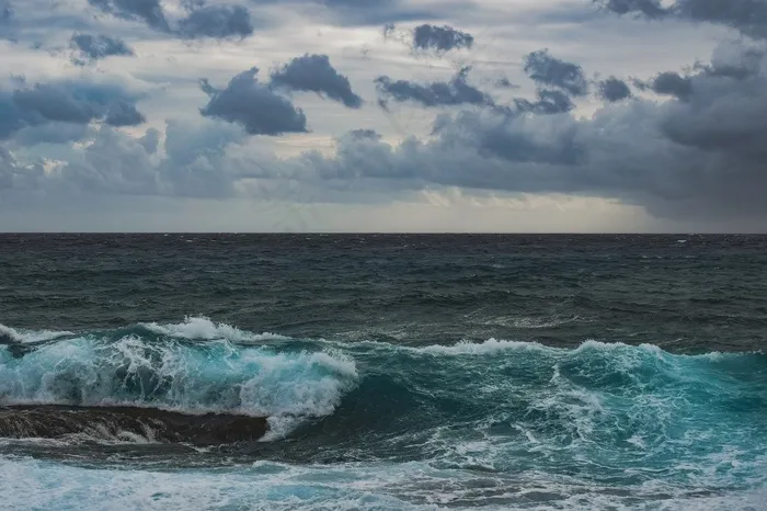 海波地平线云天空海洋海浪