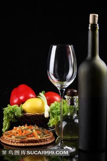 意粉辣椒蔬菜橄榄油和红酒 意粉辣椒蔬菜橄榄油和红酒