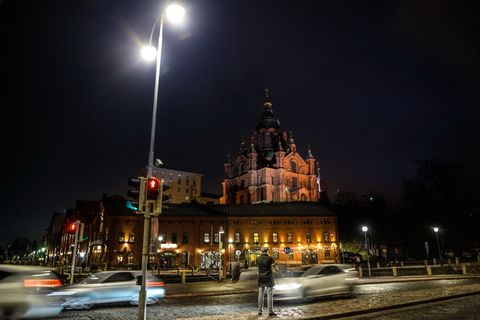 芬兰城市建筑夜景图片