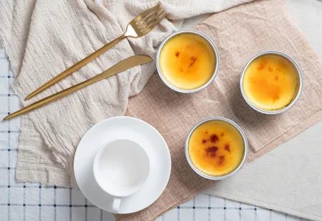 蛋糕店小蛋糕慕斯美食甜品图片