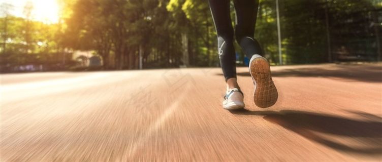 校园学生运动健身特写脚步