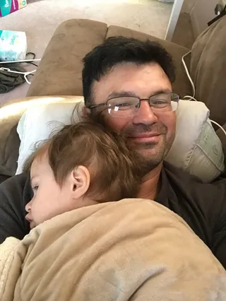 父子亲昵合照图片