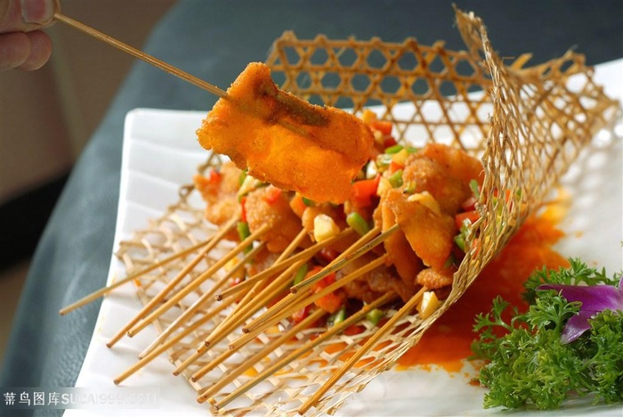 鱼串烤鱼柳的美食图片