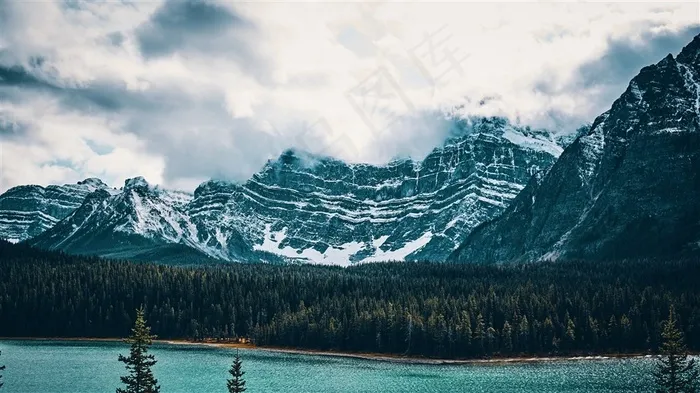 壮观的山峰大图