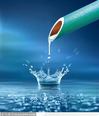 水滴入水图片 水滴溅起瞬间漩涡