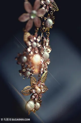 唯美散发金光的首饰珠宝