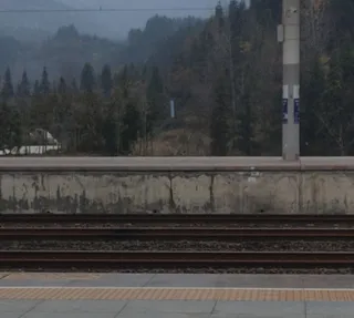 火车站月台秋天