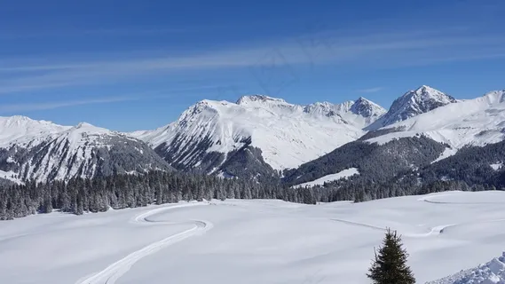 冬季山峰积雪图片 冬季山峰积雪图片
