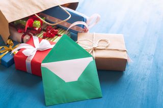 情人节圣诞节母亲节新年情侣亲人送礼物场景(9)