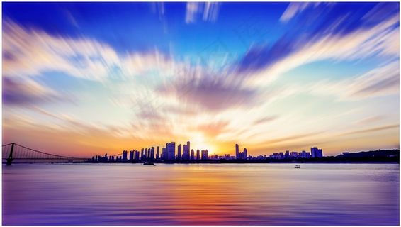 傍晚晚霞江面风光