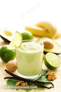 春夏绿色清新唯美鲜榨牛油果水果果汁