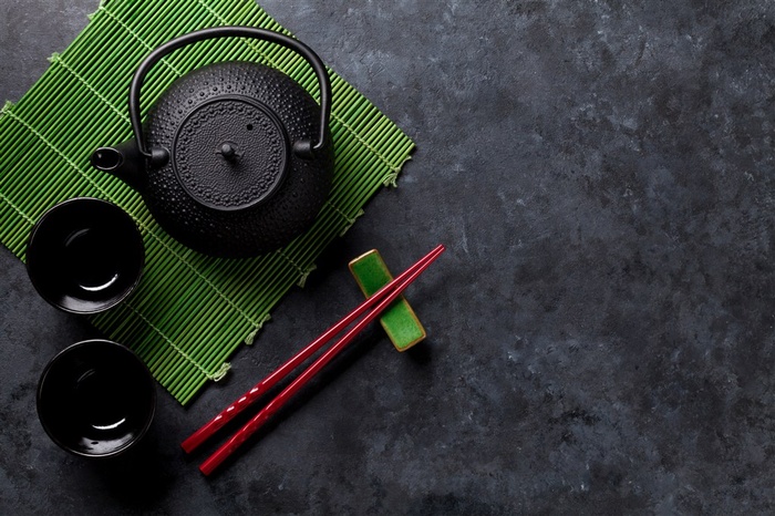 红筷子与黑色的茶壶等摄影高清图片茶图片