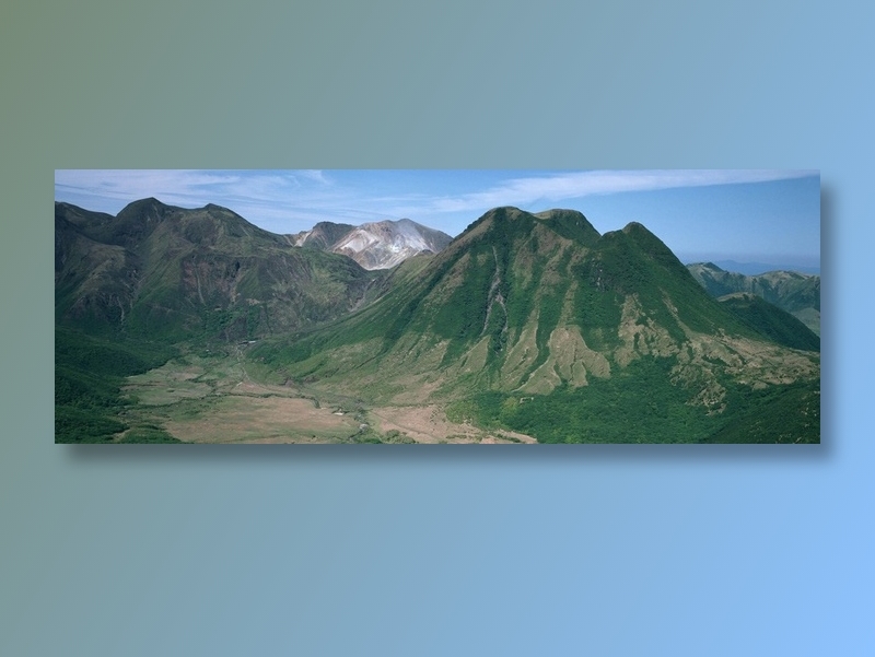 山脉间的大峡谷