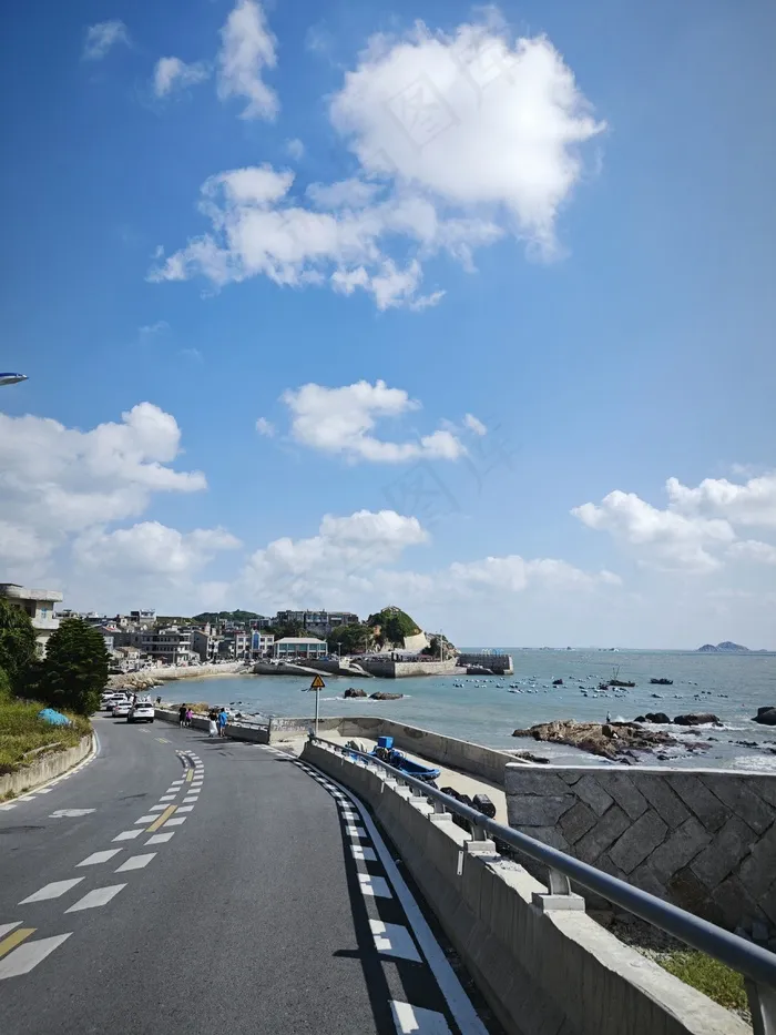 晴天，大海，公路