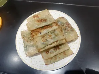 韭菜盒子中式面点实拍素材