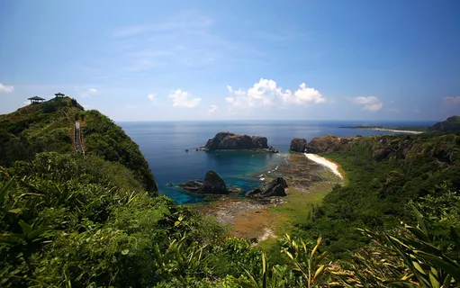 高清壁纸海和山峰 高清壁纸海和山峰