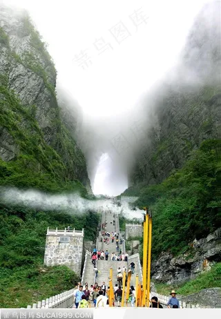 张家界天门山国家森林公园-天门洞