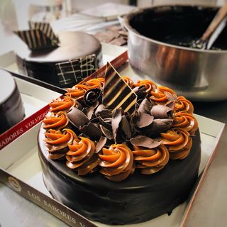 巧克力裱花生日蛋糕图片 巧克力裱花生日蛋糕图片