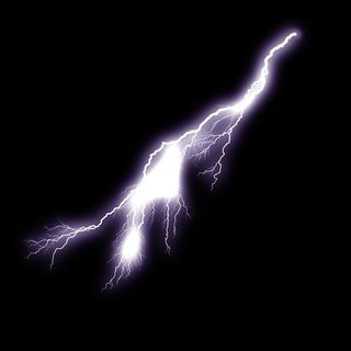 黑色背景下的闪电