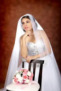 幸福婚纱美女图片