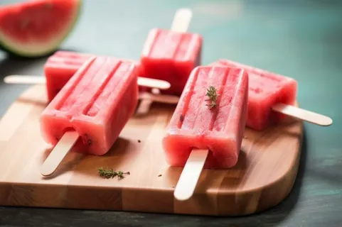 冰镇西瓜冰淇淋背景 冰镇西瓜冰淇淋背景