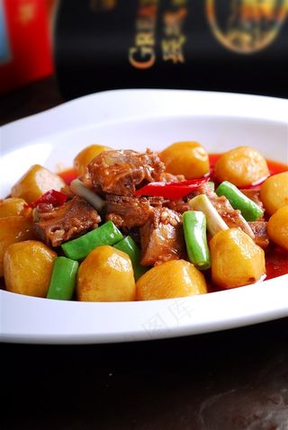 双豆烧牛排美食素材