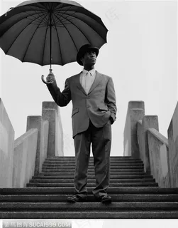 打雨伞等待的男人 打雨伞等待的男人