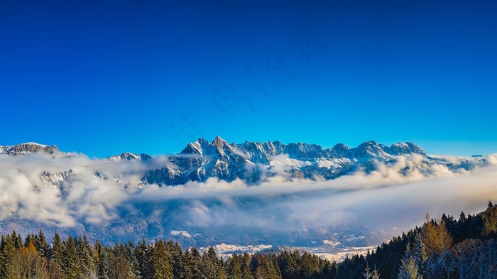 雪山峰顶美景图片