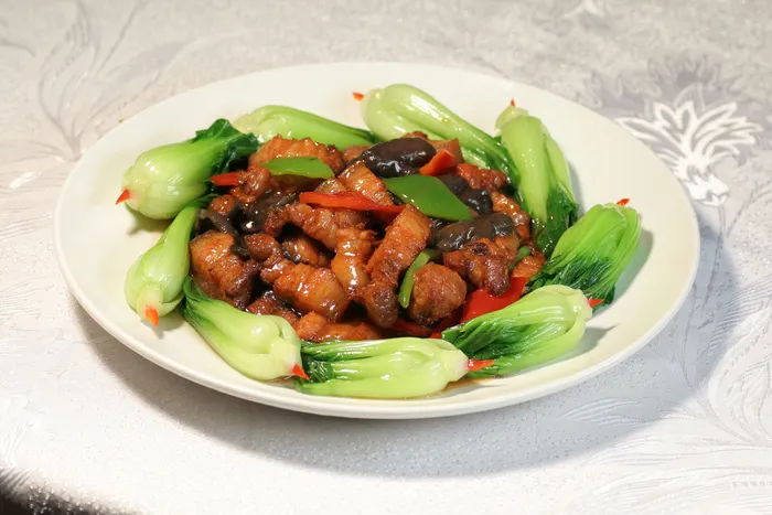 18红蘑烧肉 川情小镇