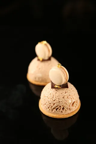 蛋糕店小蛋糕慕斯美食甜品图片