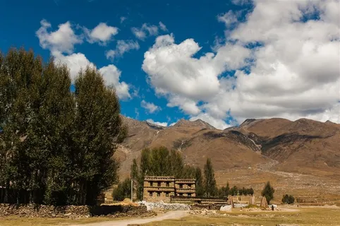 中国四川稻城龙古村黑海风景区自然风光 中国四川稻城龙古村黑海风景区自然风光