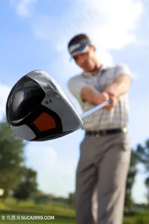 男子高尔夫球杆特写近距图片