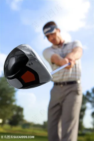 男子高尔夫球杆特写近距图片