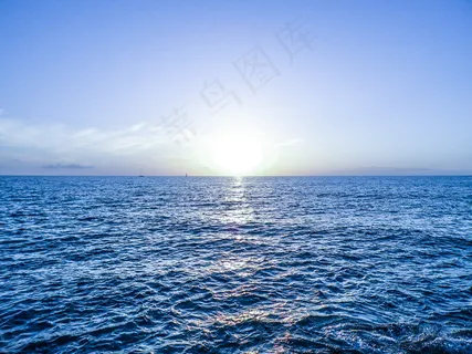 蓝色唯美意境大海壁纸图片